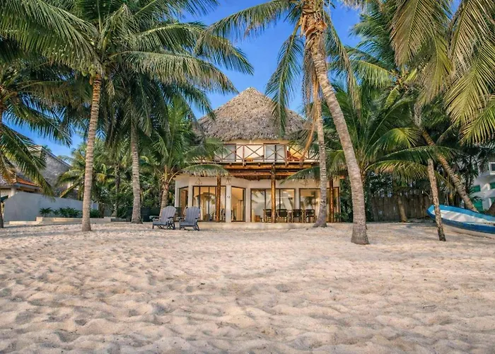 Hébergement de vacances Beachfront With Private Heated Pool Jacuzzi Sauna Ocean Views & Ac - 7th Heaven *