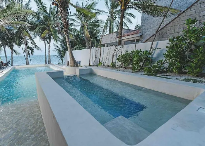 Hébergement de vacances Beachfront With Private Heated Pool Jacuzzi Sauna Ocean Views & Ac - 7th Heaven *