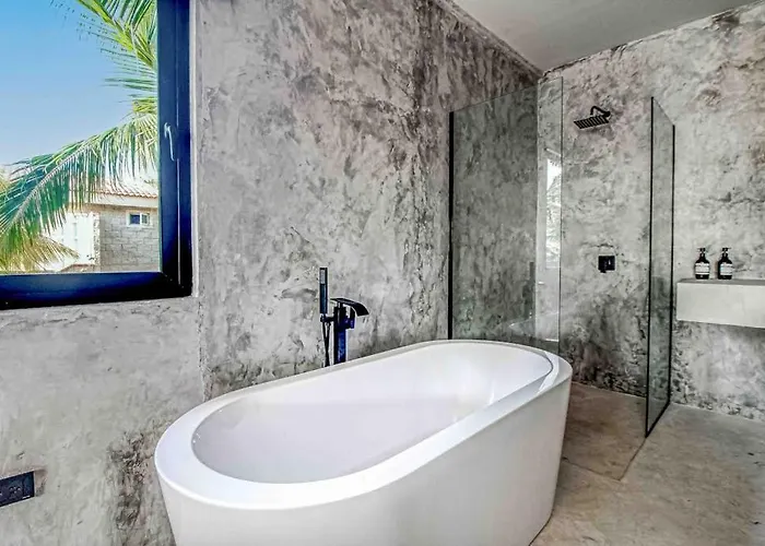 Beachfront With Private Heated Pool Jacuzzi Sauna Ocean Views & Ac - 7th Heaven *