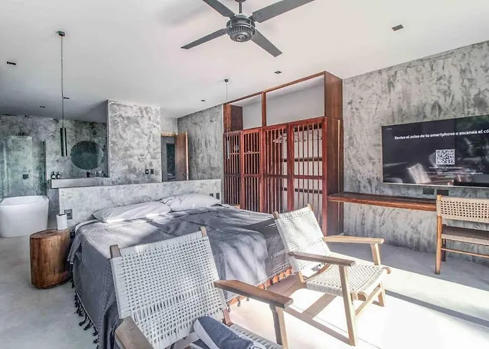 Hébergement de vacances Beachfront With Private Heated Pool Jacuzzi Sauna Ocean Views & Ac - 7th Heaven