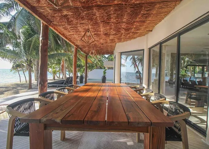 Hébergement de vacances Beachfront With Private Heated Pool Jacuzzi Sauna Ocean Views & Ac - 7th Heaven *