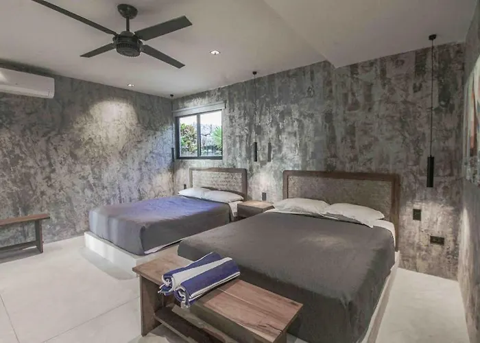 Hébergement de vacances Beachfront With Private Heated Pool Jacuzzi Sauna Ocean Views & Ac - 7th Heaven *