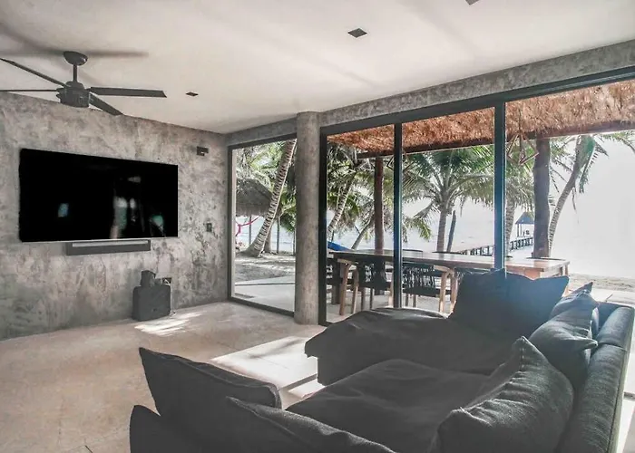 Hébergement de vacances Beachfront With Private Heated Pool Jacuzzi Sauna Ocean Views & Ac - 7th Heaven *