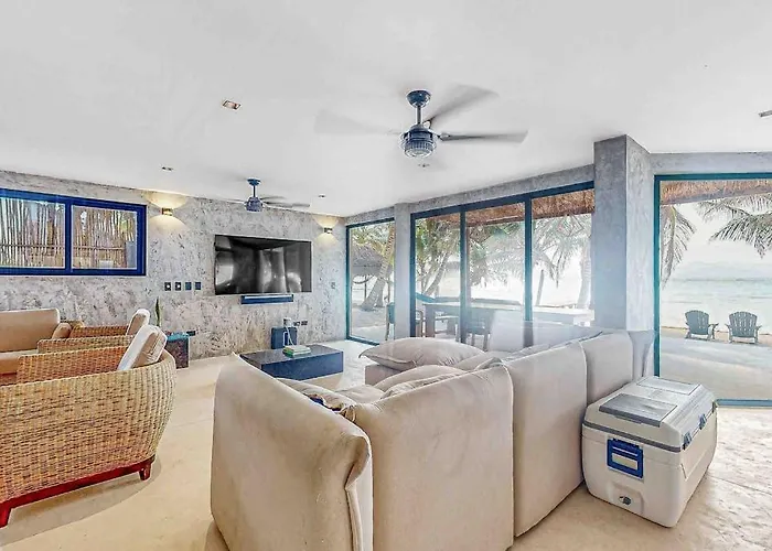Hébergement de vacances Beachfront With Private Heated Pool Jacuzzi Sauna Ocean Views & Ac - 7th Heaven *