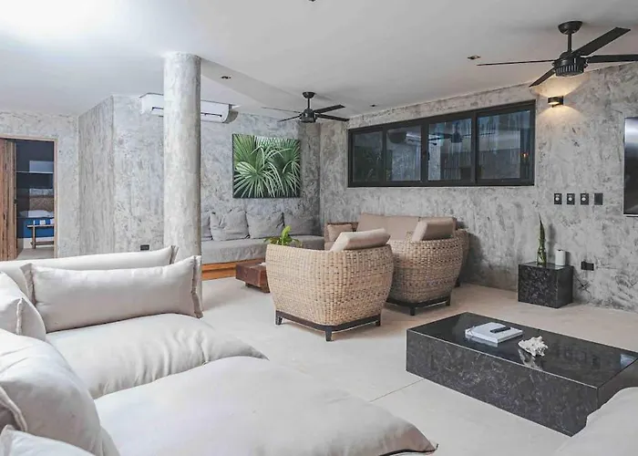 Hébergement de vacances Beachfront With Private Heated Pool Jacuzzi Sauna Ocean Views & Ac - 7th Heaven *