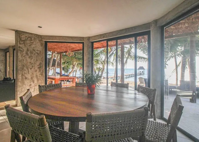 Hébergement de vacances Beachfront With Private Heated Pool Jacuzzi Sauna Ocean Views & Ac - 7th Heaven *